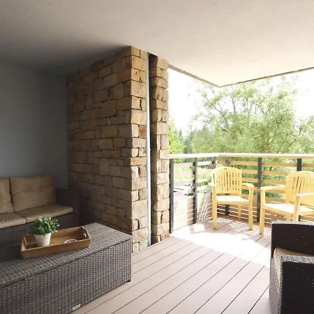 Modern In With Lake View *